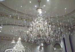 CÁCH CHỌN ĐÈN CHÙM PHA LÊ CHO PHÒNG KHÁCH